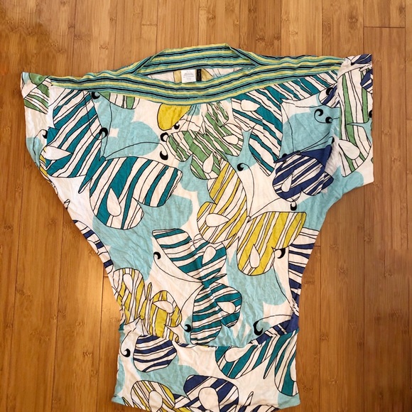 BCBGMaxAzria Tops - BCBGMAXAZIRA batwing top size s